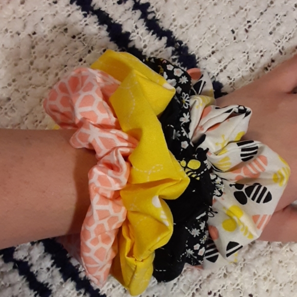 Scrunchie - Picture 7 of 7
